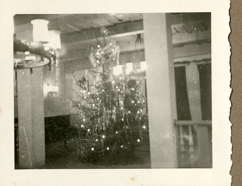 Day 2 ⛄️ of #MuseXmas <a href="/MuseumsTogethe1/">#MuseumsTogether</a> and today's theme is #illumination here we have a photo of a Christmas tree from the Officers Mess, December 1946, Buxtehude, 2 Rifle Brigade. #archive