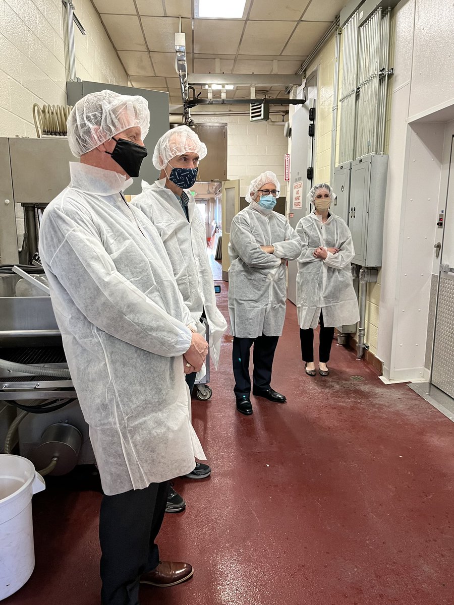 PASenAgComm's tweet image. It was a pleasure to join Dean Roush of the College of @agsciences at the Penn State Meat Laboratory and Butcher School.

Thank you to the Manager, Glenn Myers, for sharing his expertise and hosting an incredibly informative tour of the laboratory and program.