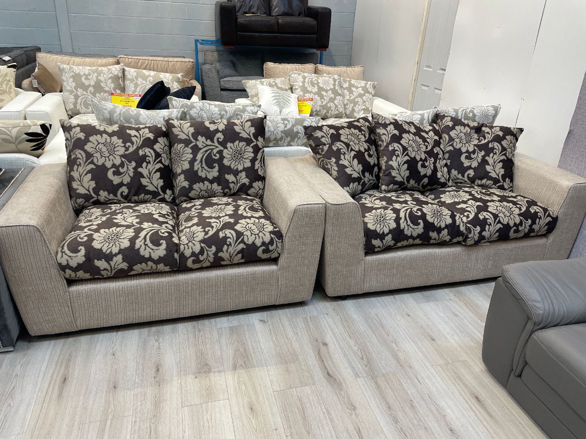 Grab a bargain!
This Ethan set is comfortable, compact and ready to go now for just £550!
Click the link to purchase securely in one go or in 3 easy payments!

aintreesofas.com/product/ethan-…