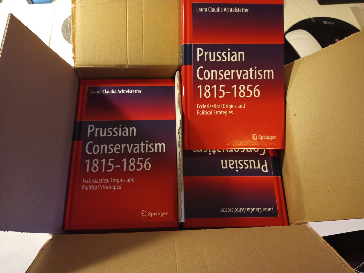 Laura8tel's tweet photo. Look what's been in the post today

Ich wollte es nicht glauben, aber das eigene Buch das erste Mal in den Händen zu halten, dass ist schon ein tolles Gefühl ☺️...egal wie emotional man sich von der Diss schon distanziert hatte https://t.co/noPliMGNNL