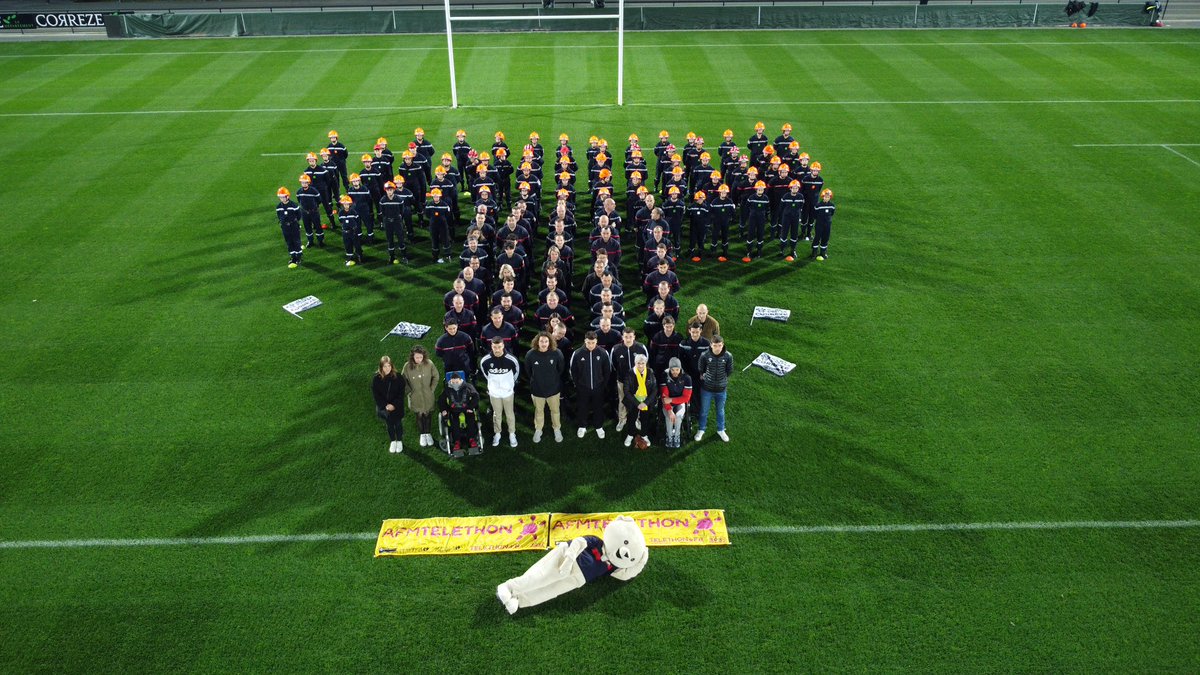 TPompiers's tweet photo. #TéléthonPompiers  BRAVO 👏 à #UDSP19 et @CABCLRUGBY 🏉 qui se sont associés pour réaliser le T du @Telethon_France au centre du stadium Amédée Domenech à #Brive 
2900 € collectés 👍🙏 https://t.co/tulWe1pZ2F