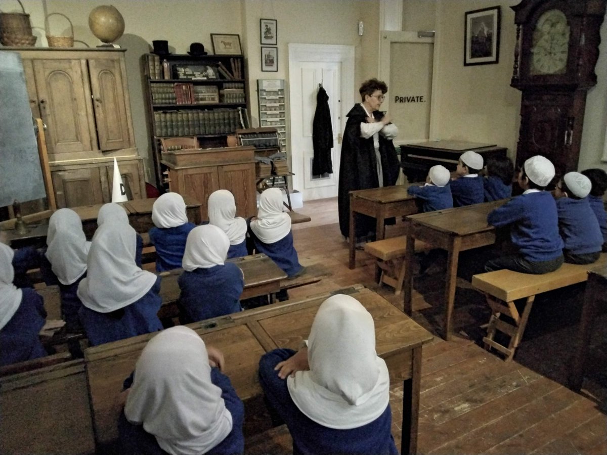 ParadisePrimary's tweet photo. Year 1 experienced a day in the life of a Victorian child @TolsonMuseum 
They used dip pens 🖋️to write, made #pegdolls, played with #victorian era wooden #toys, looked at #transport from the past and spent time in a Victorian #classroom with a strict teacher!! https://t.co/vkKX5crsoq