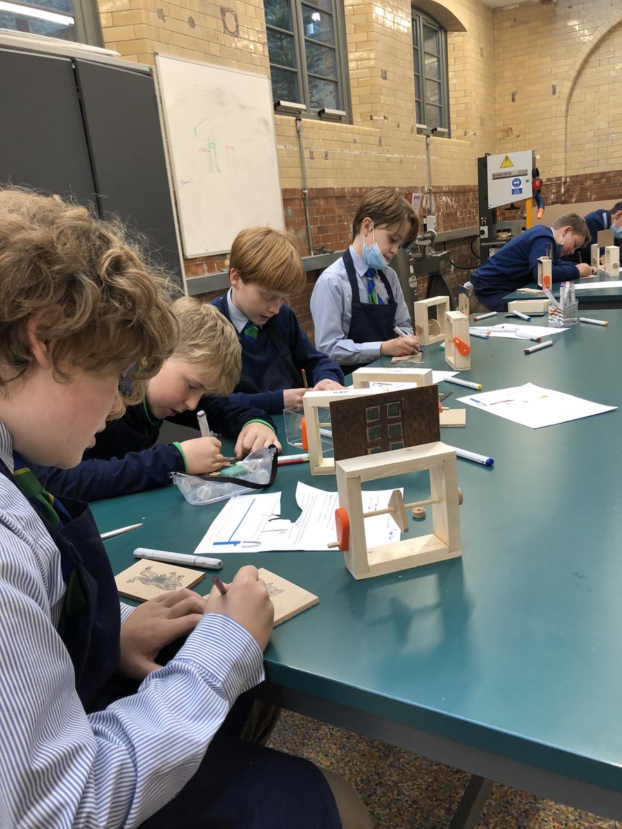 MaidaValeDT's tweet image. 7M taking great care and making a brilliant effort to produce their mechanical toys. Top work! #makeitmove #camsandfollowers #maidavalescholdt