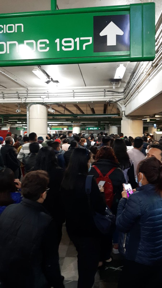#BuenJueves <a href="/MVSREPORTEVIAL/">REPORTE VIAL MVS NOTICIAS 102.5</a> #EnLadeHoyDelMetro la primera en ser reportada fue la linea B con avance de trenes lento, a esta hora se reportan las lineas 1 y A en la misma situación, mientras que la 8 se reporta al punto de colapso al estar sobre saturada por la falta de trenes