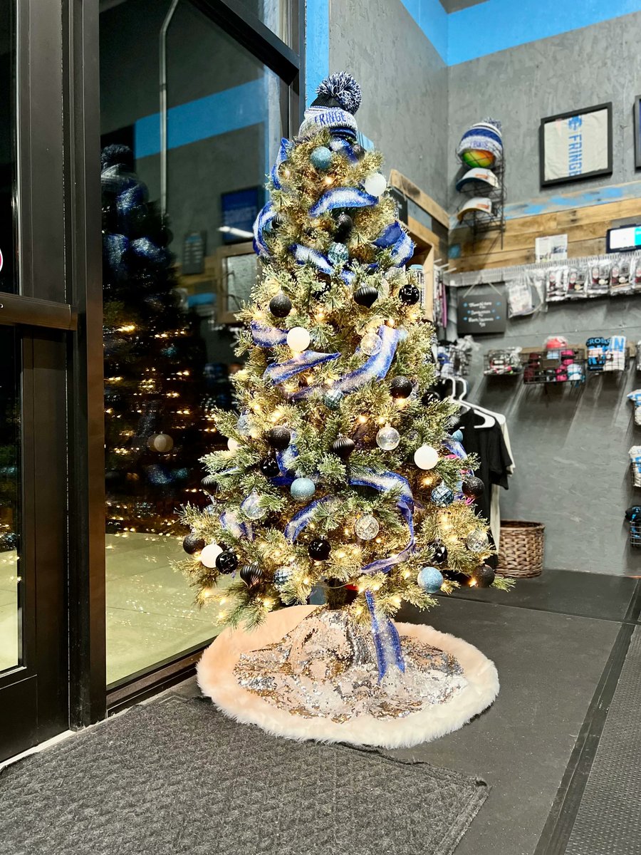 May your holidays be fit, focused, and full of gains and glee!🎄✨ #nationalchristmaslightsday