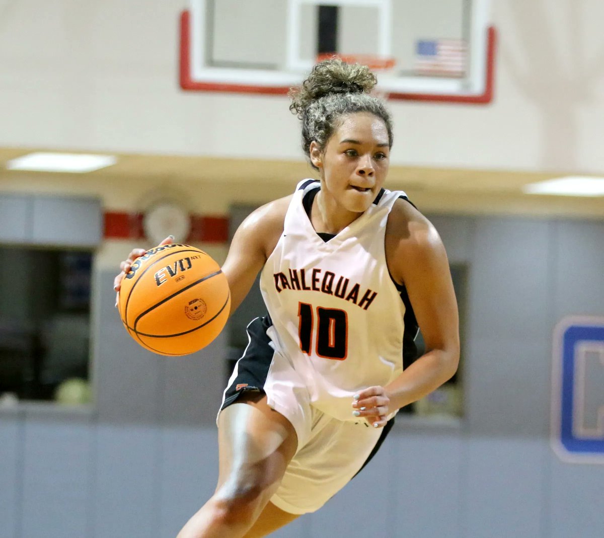 The Tahlequah Lady Tigers rout Collinsville in season opener; Smalls Goudeau (Cherokee) Finishes with 18 Points
#NativePreps #Cherokee 
Read at:
buff.ly/3d7PLWj