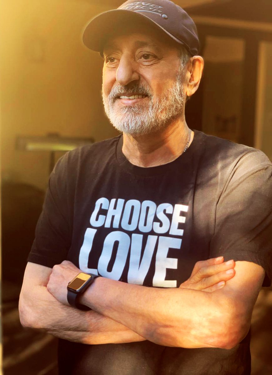 Ebihamedi's tweet photo. .
با تیپ ورزشکاری، میریم به استقبال جمعه!
تی شرتی به یادگار از موسسه Choose Love که خوشحالم توانستیم از طریق بنیاد خیریه "با تو": و همراهی شما مهربانان، درکنارشون به کودکان بسیاری کمک کنیم تا این زمستان سخت گذشته را پشت سر بگذارند.
.
#Ebi #WithYouFoundation #ChooseLove https://t.co/UzNK04toJ5