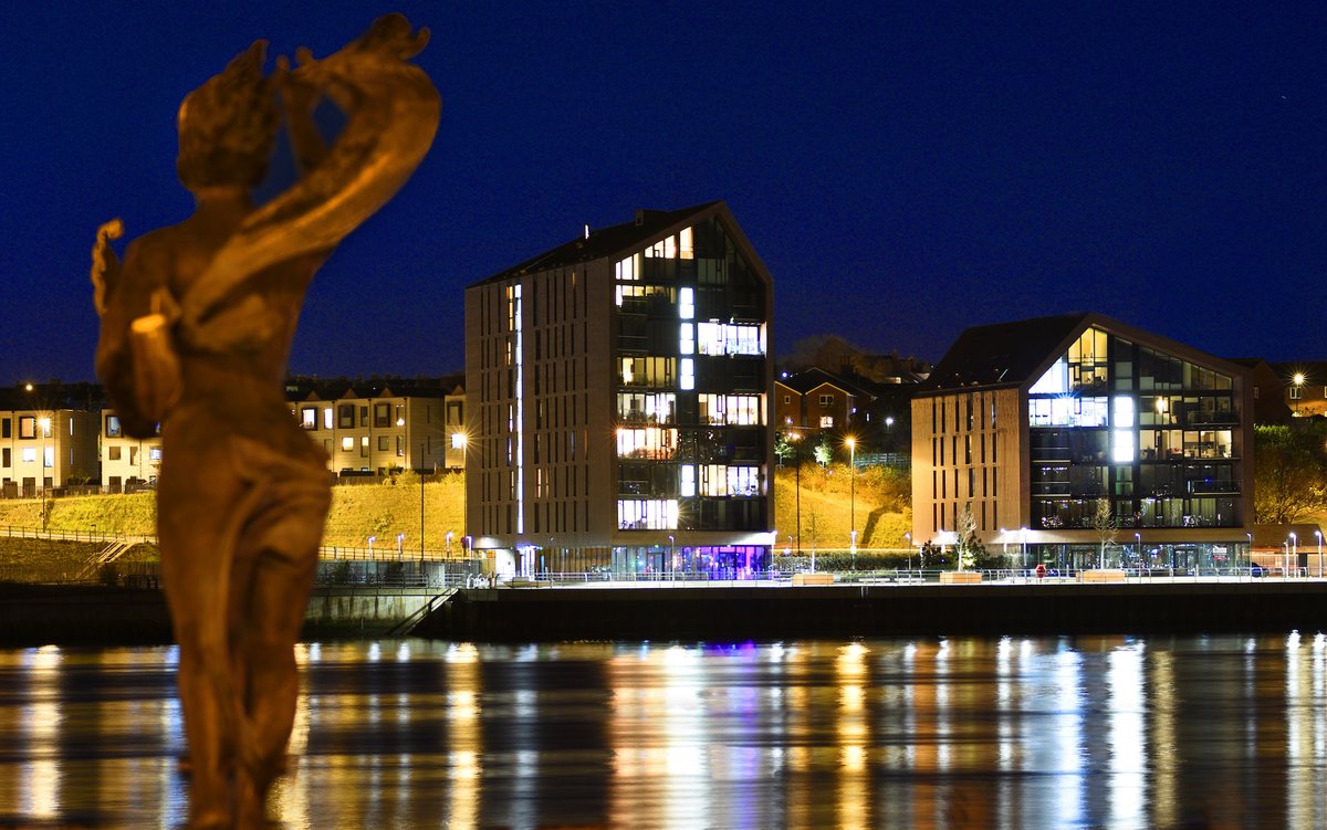 SmithsDock's tweet photo. A stunning view of the Smokehouses from the South side of the river to brighten what might be the coldest day of the year so far. If this weather continues we'll be skating up the Tyne for Christmas but definitely starting to feel festive.
#northshields #smithsdock #rivertyne https://t.co/r5GLnV8GRz