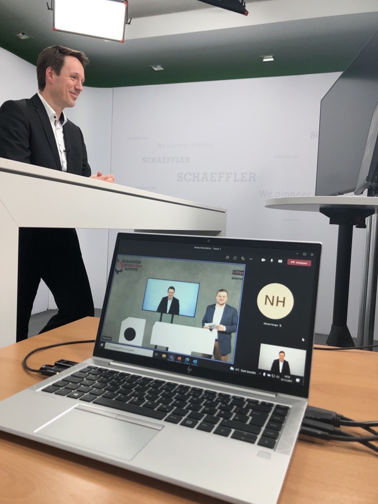 SchaefflerDE's tweet photo. Auf dem #APSummit21 zeigte Roberto Henkel, Leiter Digitalisierung&Operations IT, wie ganzheitliche digitale End-to-End-Lösungen in unseren Werken auf die Mobilität der Zukunft treffen. Wir begreifen die Digitalisierung als strategische Chance: https://t.co/cm3doqFIFY @amn_news_de https://t.co/W428HQTLsF