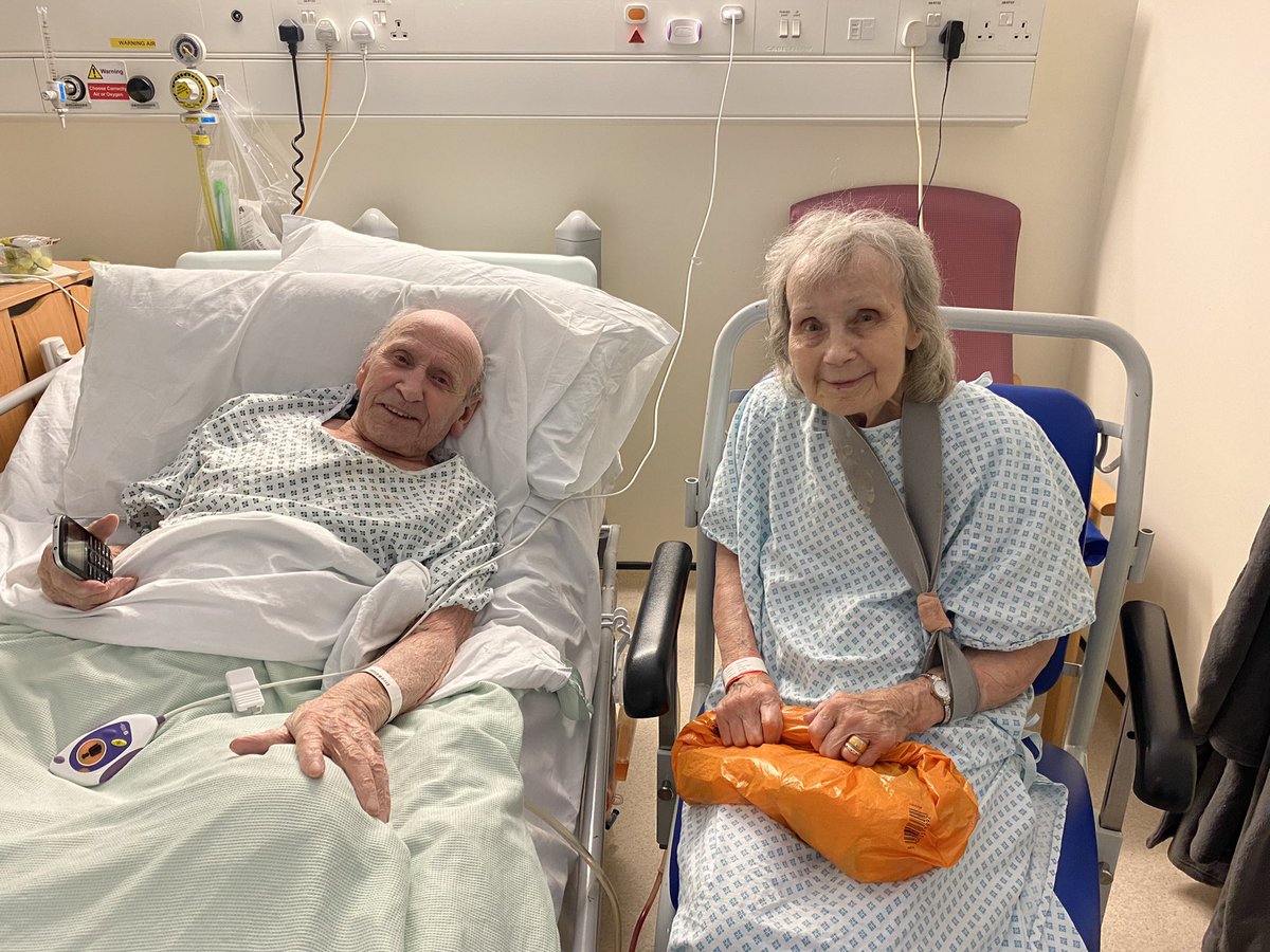 Two of our patients on Ward 203 are brother & sister. They haven’t seen each other for over a year and were delighted to be reunited! It brought a tear to our eyes on the ward 🥰 #negativeswabs #thelittlethings #family @UHDBTrust @LynseyHeald @UHDB_PatientExp