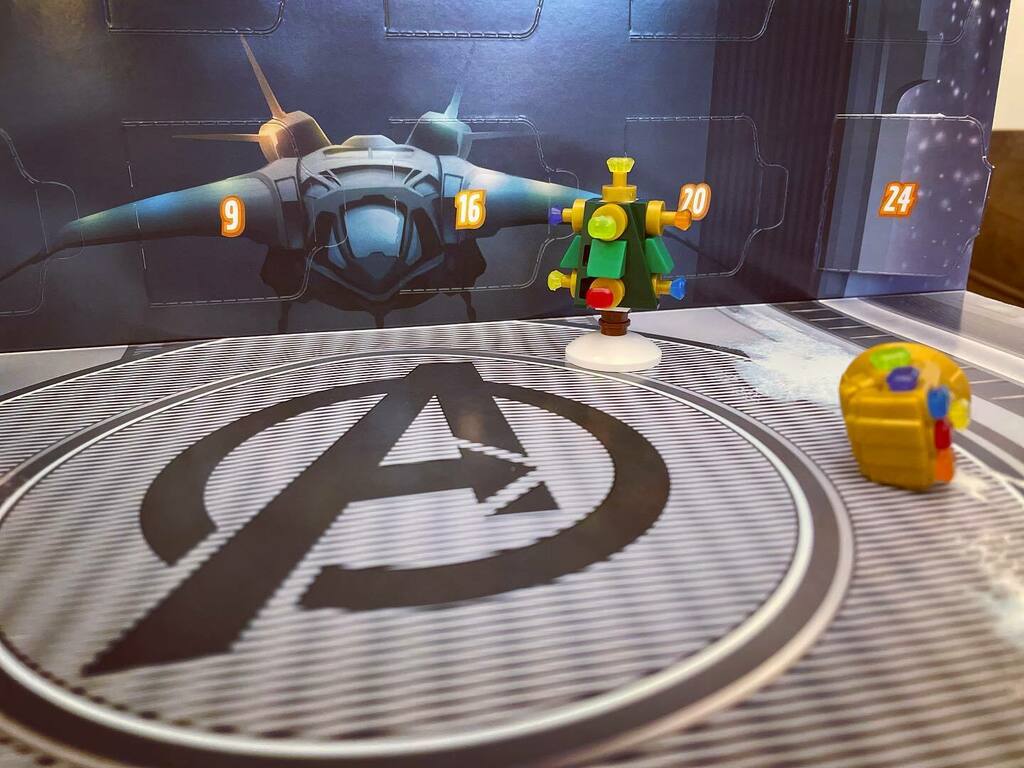VariantsVenture's tweet photo. As part of our #SecretSnowflake Exchange at VV one of our #Variants received the 2021 #AvengersAdventCalendar from @lego
Day 2 Build: A #ChristmasTree
(Pro Tip: The extra #infinitystones double as ornaments!)
Do you go 1-24 or 24-1 when you use advent… https://t.co/vu23Vl7VGb https://t.co/USTiCj4i5A