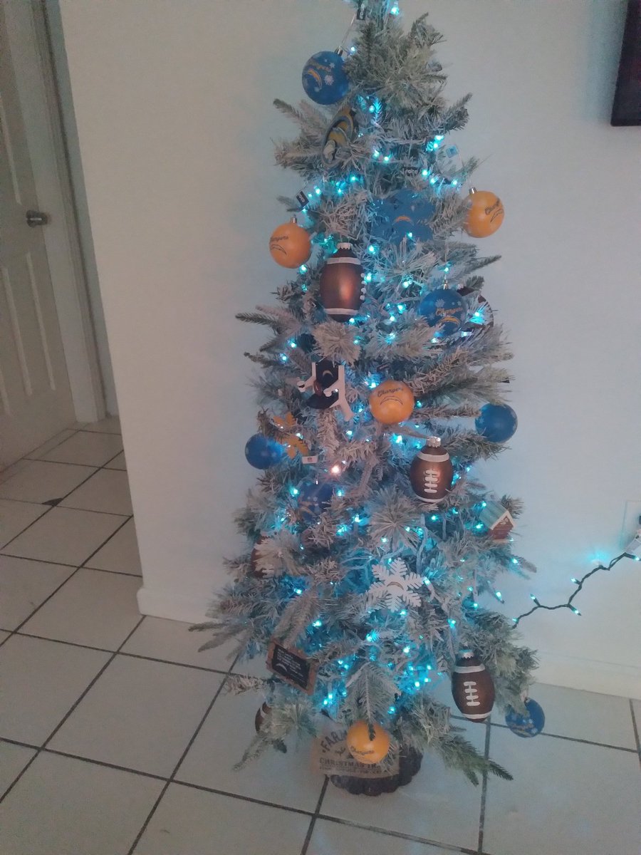 ChargerIsland's tweet photo. @chargers @DerwinJames @Keenan13Allen @Jiggydd_89 @darealmike_dub @AustinEkeler @DTranquill Thank Yall !!!! Win Or Lose I Cash Out With Yall 😎😎😎 Yall Bought Me Christmas... Keep Fighting &amp; Happy Holidays Ima Lifer ⚡⚡❄🎄 https://t.co/KytnlE7TS9