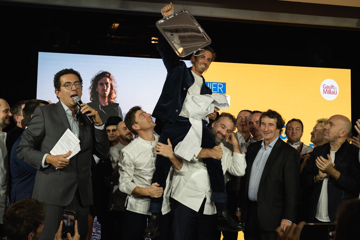 gaultmillau's tweet photo. ✨ Cérémonie des Trophées Gault&Millau ✨
Lundi 29 novembre s'est tenue au Pavillon d'Armenonville la Cérémonie des Trophées Gault&Millau 2022 !
19 noms ont été récompensés, dont le Cuisinier de l'année : Hugo Roellinger 👨🍳
Le palmarès complet 👉 https://t.co/brAmr2glN0 https://t.co/hs9biwmKf0
