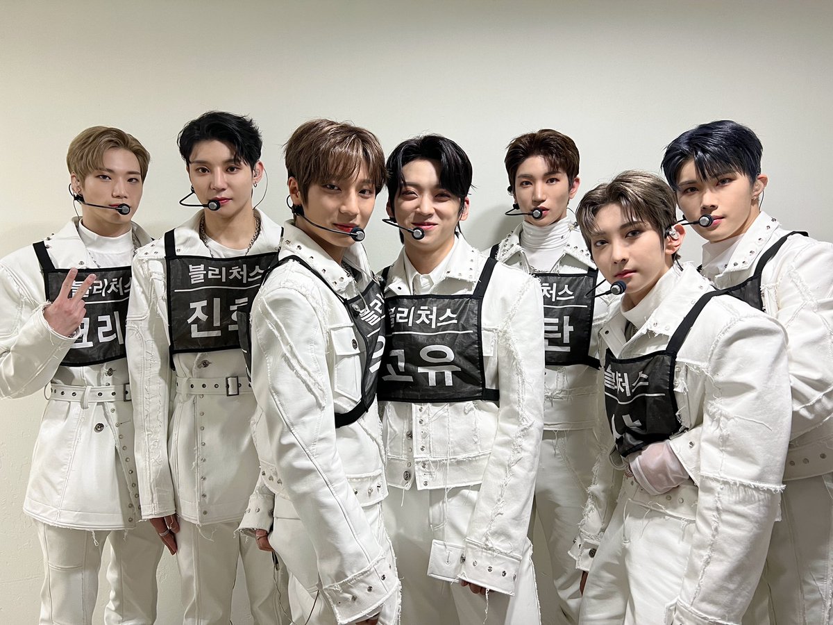 WUZO_BLITZERS's tweet photo. [📷][#BLITZERS]
[#BLISHOT]
블리!! #블리처스 상 받았어요!! 더 노력하고 열심히 하라고 주신 상인만큼 앞으로 더 열심히 하겠습니다. 저희와 함께 걸어주시는 모든 분들 감사합니다❤ 블리는 그중 제일 감사해요~!

#AsiaArtistAwards #2021AAA  #AAA https://t.co/YMQVVqqKbY