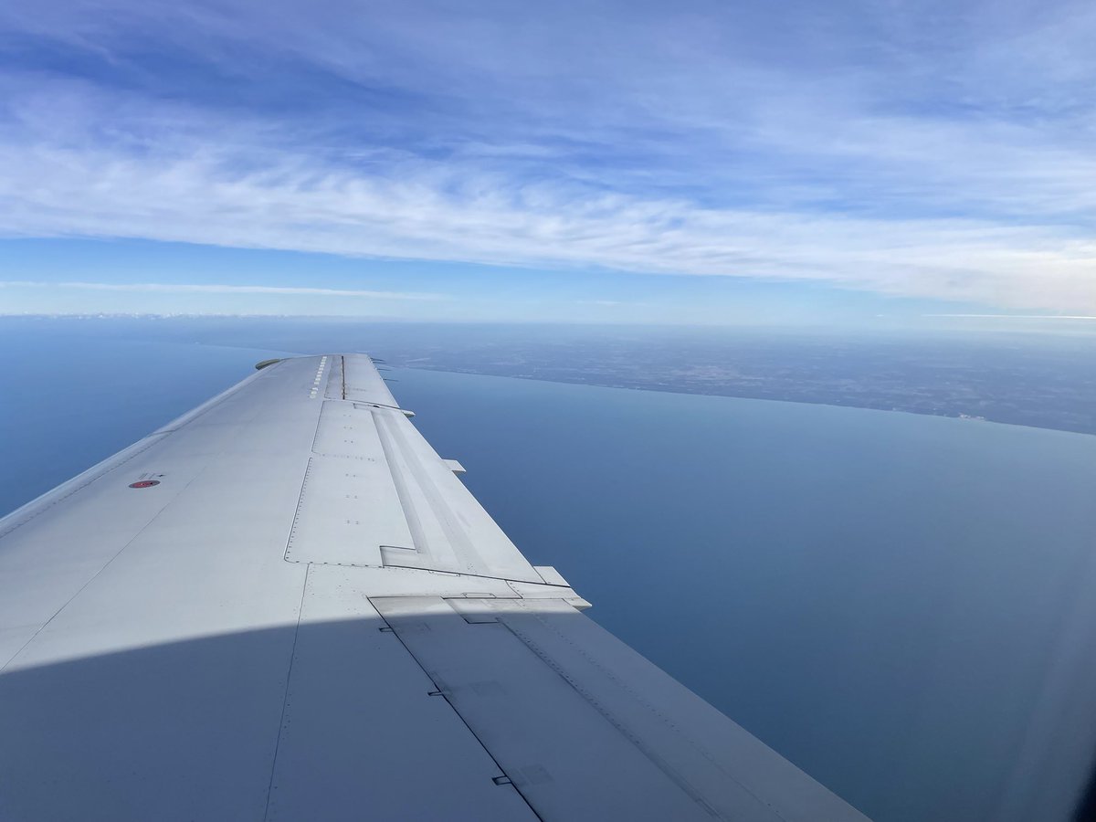 KristenKTucker's tweet photo. Indiana behind; Chicago ahead. Have a beautiful day! #flyevv β¦@FlyEVVβ© https://t.co/nOt7HdMAb0