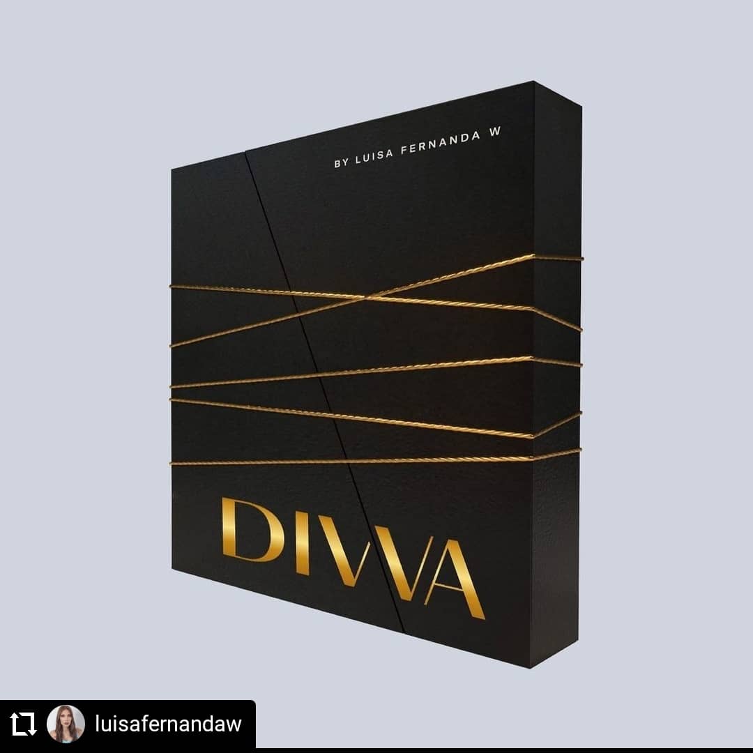 DiaaDiaCaracol's tweet photo. La creadora de contenido digital @luisafernandaw lanza su línea de maquillaje para ojos “DIVVA”, esta se consigue en su página web. Tiene en mente otro proyecto relacionado con el contacto entre celebridades y el público. 💁‍♀️👁️😃👁️💁‍♀️ #DíaADíaTuCasa #DíaADía #LuisaFernandaW #Divva https://t.co/h2ZjfoWD0s