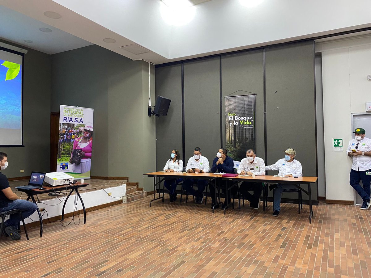 SENA_Antioquia's tweet image. #AestaHora En Caucasia realizamos el foro “El Bosque y la Vida” 🌳☘️🌎un espacio para proteger los bosques, la biodiversidad, el aire, los recursos hídricos y la productividad agropecuaria, 💧💚promoviendo acciones para un desarrollo sostenible en la región #SENASostenible🌿