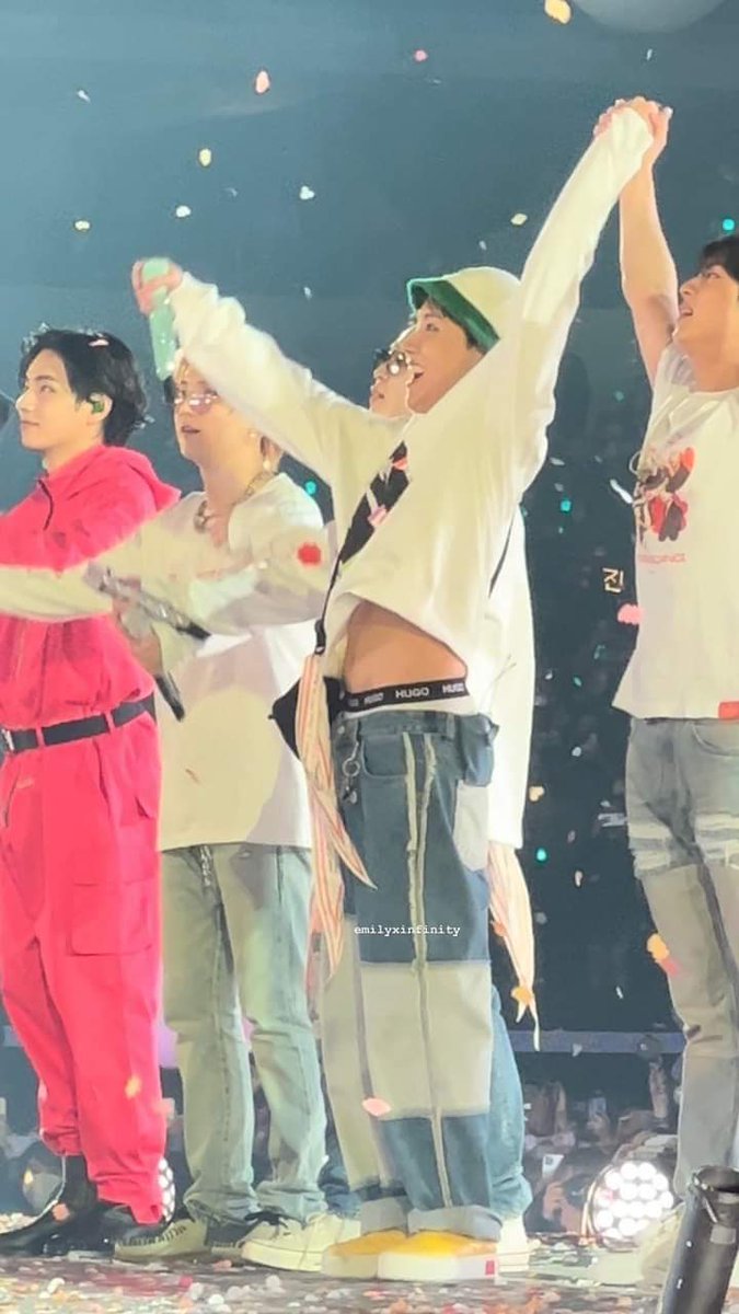 SeoAhn__04's tweet photo. Emmm hongg thấy gì hết hihi
#MAMAVOTE #bts @BTS_twt https://t.co/GpdmgcmKyX