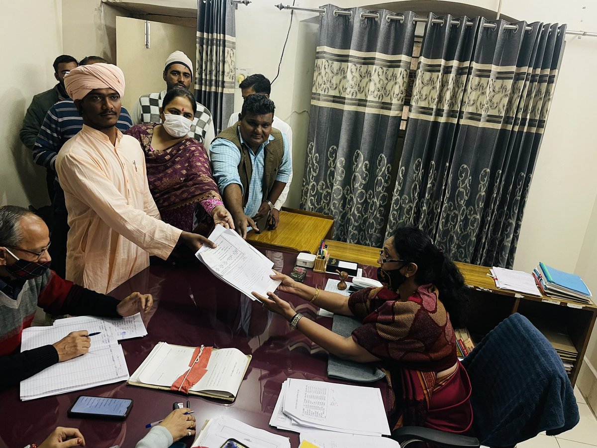 SpurdhaOfficial's tweet photo. आज गंगानगर पंचायत चुनाव में रालोपा प्रत्याशियों का नामांकन पत्र दाख़िले के छाया-चित्र @RLPINDIAorg @hanumanbeniwal 
#spurdhachoudhary https://t.co/v1JlOqVYdd