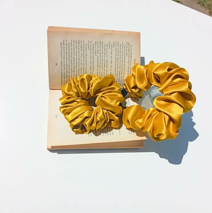 W7Fashion's tweet photo. SALE 🚨

- BUY 1 SCRUNCHIE AND A HEADBAND FOR R50

-BUY ANY 3 SCRUNCHIES AND 3 HEADBANDS FOR R180

#Sales https://t.co/stoTJ8JQXp