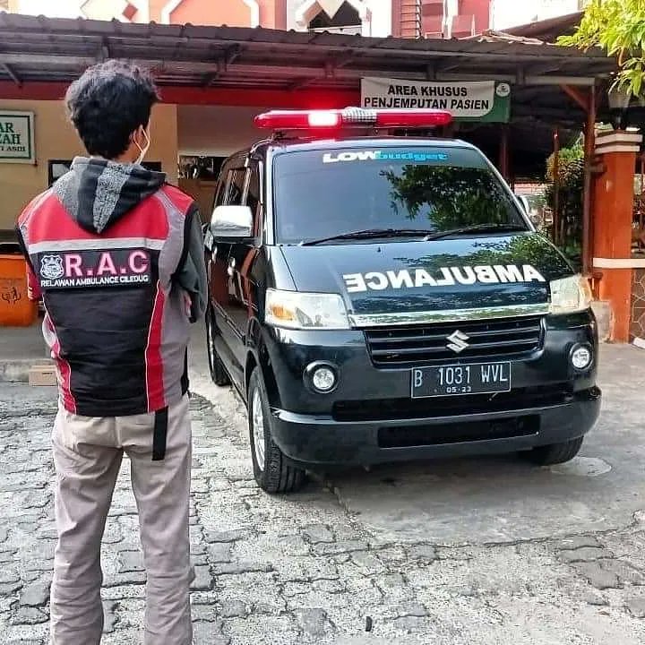 abouttng's tweet photo. Relawan Ambulance Ciledug (RAC) dibentuk pada 21 Juli 2018, bergerak di bidang kemanusiaan memberikan layanan utama berupa escort untuk mobil ambulance medis, mobil jenazah, hingga mobil damkar. Seperti apa pelayanannya? Yuk baca di https://t.co/md5WYmjJCR

#abouttng https://t.co/hiezKDnnfO