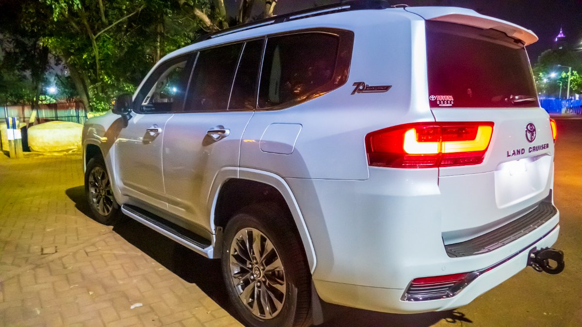 R__Moseti's tweet image. The New Land Cruiser's cosseting cabin turns the rough jewel of the continents outermost extremes into sumptuous scenes of serenity #NamesHavePower #ToyolakenyaExperience #MasberOfAfrica @Toyota_Kenya