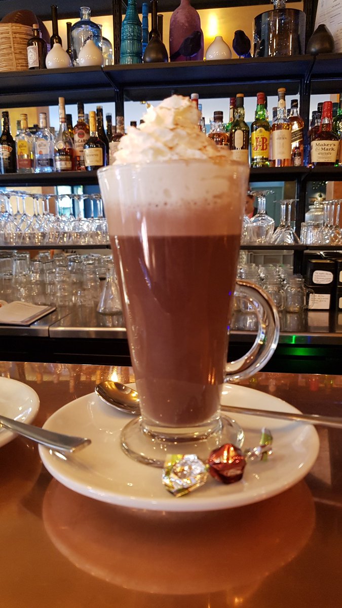 BluebirdCafeLsn's tweet photo. #chocolatchaud #gourmandise #hotchocolat #bluebirdcafelausanne https://t.co/qwDkxglou3
