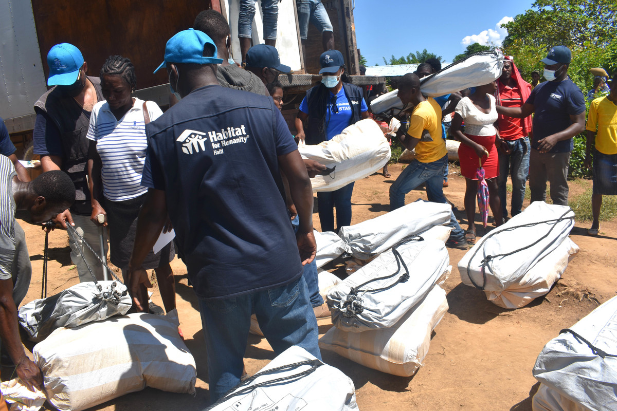 shelterboxusa's tweet photo. Good news coming out of Haiti!

All of our aid has officially been delivered to families who lost their homes following the August earthquake. That's 9,945 people who can begin rebuilding their lives, all thanks to your support.

Image credit: Habitat for Humanity International https://t.co/HeRjZWxKxy