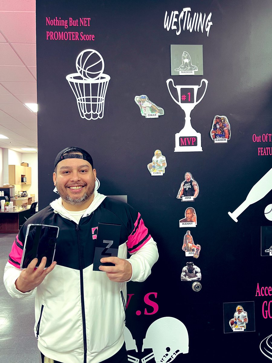 JovCryptoPlug's tweet photo. It’s not even Christmas and I’m getting all these gifts from @SamsungMobileUS @TMobile The Perks of being a #SamsungPro My new Toy #SamsungZFlip35G #SamsungElite #TheWestWing💸 https://t.co/QxPfGgdwCL
