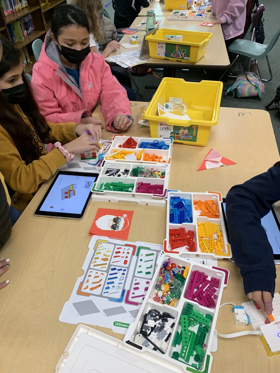 edrhett's tweet photo. Greenwood Girls Who Code club learning about Lego coding. #nnpsproud @nnpsgreenwood @NNPSITC https://t.co/6ibuJHIap6