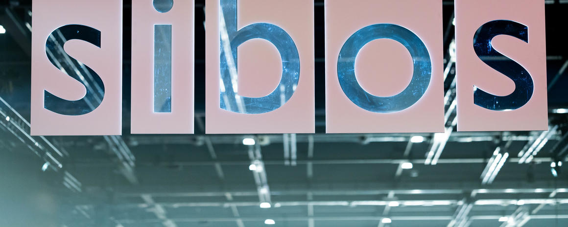Sibos's tweet photo. Hear insights from Team Minerva, finalists of @SWIFTInstitute Student Challenge, and learn more about their voice based system transaction project. #Sibos @im_mayanksah https://t.co/Cok4wDGO5d https://t.co/ESEYgtxC0U
