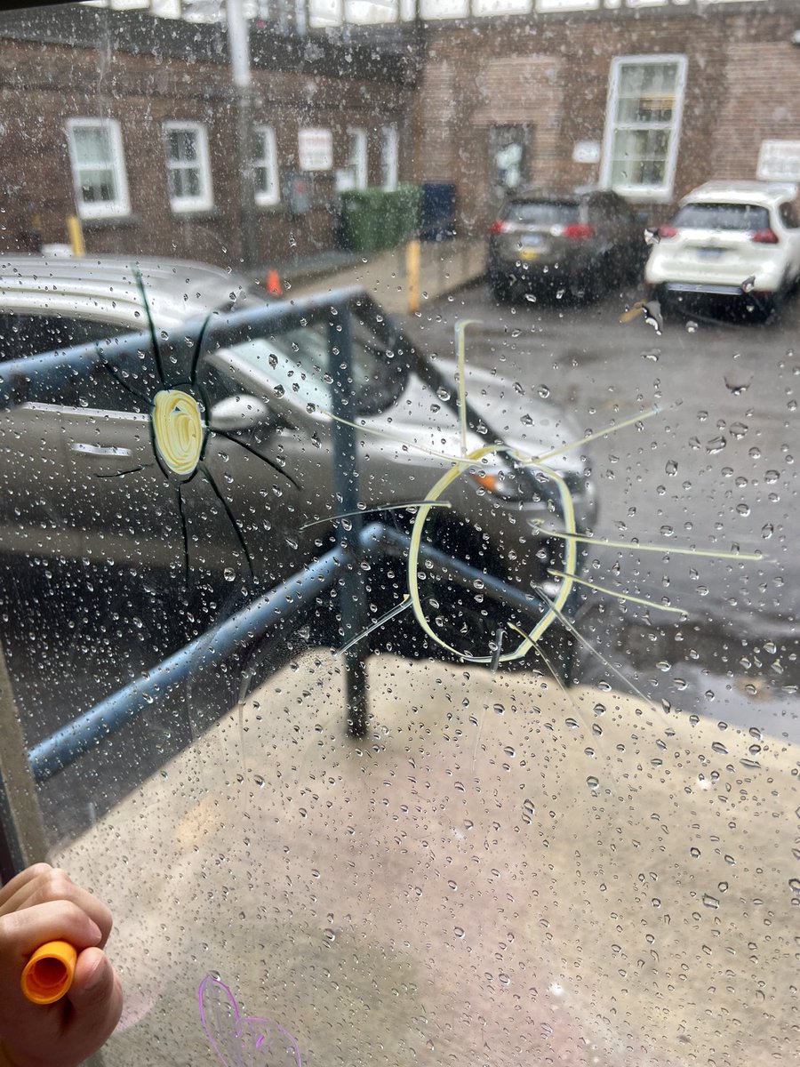 LdsbMsgray's tweet photo. On a rainy day “we can draw a sun”
☀️ 🌧 ☀️ 🌧
window writing, demonstrating literacy behaviours, storytelling collaborating, symbolic representation and verbal language #multimodalliteracies #fdk @MsBrysonLDSB @SydenhamPS_LDSB #kindergarten https://t.co/Q3gGi9t0RI