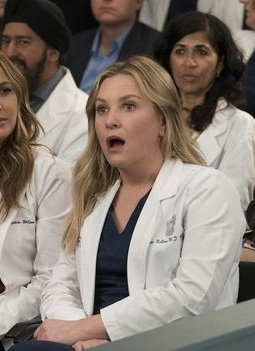 Pri_Hogaza's tweet photo. 31 de dezembro último dia pra ver #GreysAnatomy na @netflix / Tenho @StarPlusBR https://t.co/R3KVMXvfFg