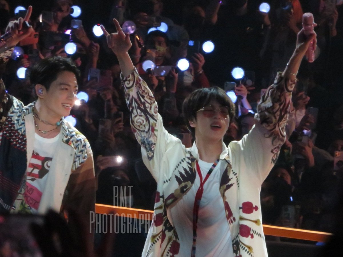 My best pictures of last night 😭
#PTD_On_Stage_LA #PermissionToDanceLA <a href="/BTS_twt/">방탄소년단</a>