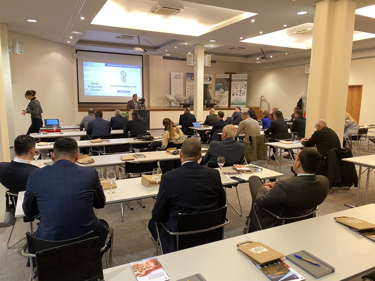 CroWoodCluster's tweet photo. Prvi dan Adriatic Wood Daysa u Rovinju! 

Priopćenje s otvorenja pročitajte na linku: https://t.co/TrjIrVPt3s https://t.co/9jCSIJalOt