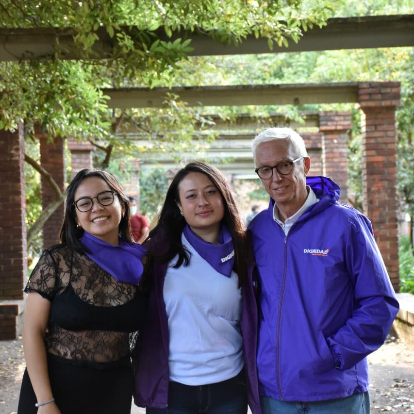 Nata_HernandezE's tweet photo. #DomingoVotoDignidad
¿Se acuerdan de este día?

"Porten con orgullo nuestros colores, que representan el amor a Colombia, el cambio democrático que necesita, la creatividad, la unidad y la libertad para el nuevo amanecer que necesitamos los colombianos".
@JERobledo @mjsarmientoa https://t.co/cwQ1L4OZ58