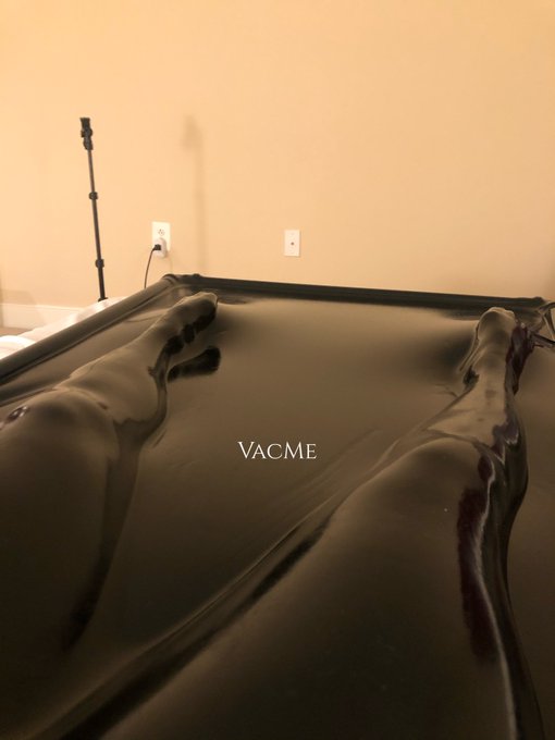 &ldquo;受害者视角&rdquo;      In Trap POV 视频在这里&darr;： https://t.co/O5pYekSJs1 #vacbed #latexvacbed #bondage #vacuumbed #真空床<a href="/tag/vacbed"class="tags">#vacbed</a><a href="/tag/latex"class="tags"><span>#latex</span></a><a href="/tag/bondage"class="tags"><span>#bondage</span></a><a href="/tag/vacuumbed"class="tags"><span>#vacuumbed</span></a><a href="/tag/latexvacbed"class="tags"><span>#latexvacbed</span></a><a href="/tag/%E7%9C%9F%E7%A9%BA%E5%BA%8A%20"class="tags"><span>#真空床 </span></a>