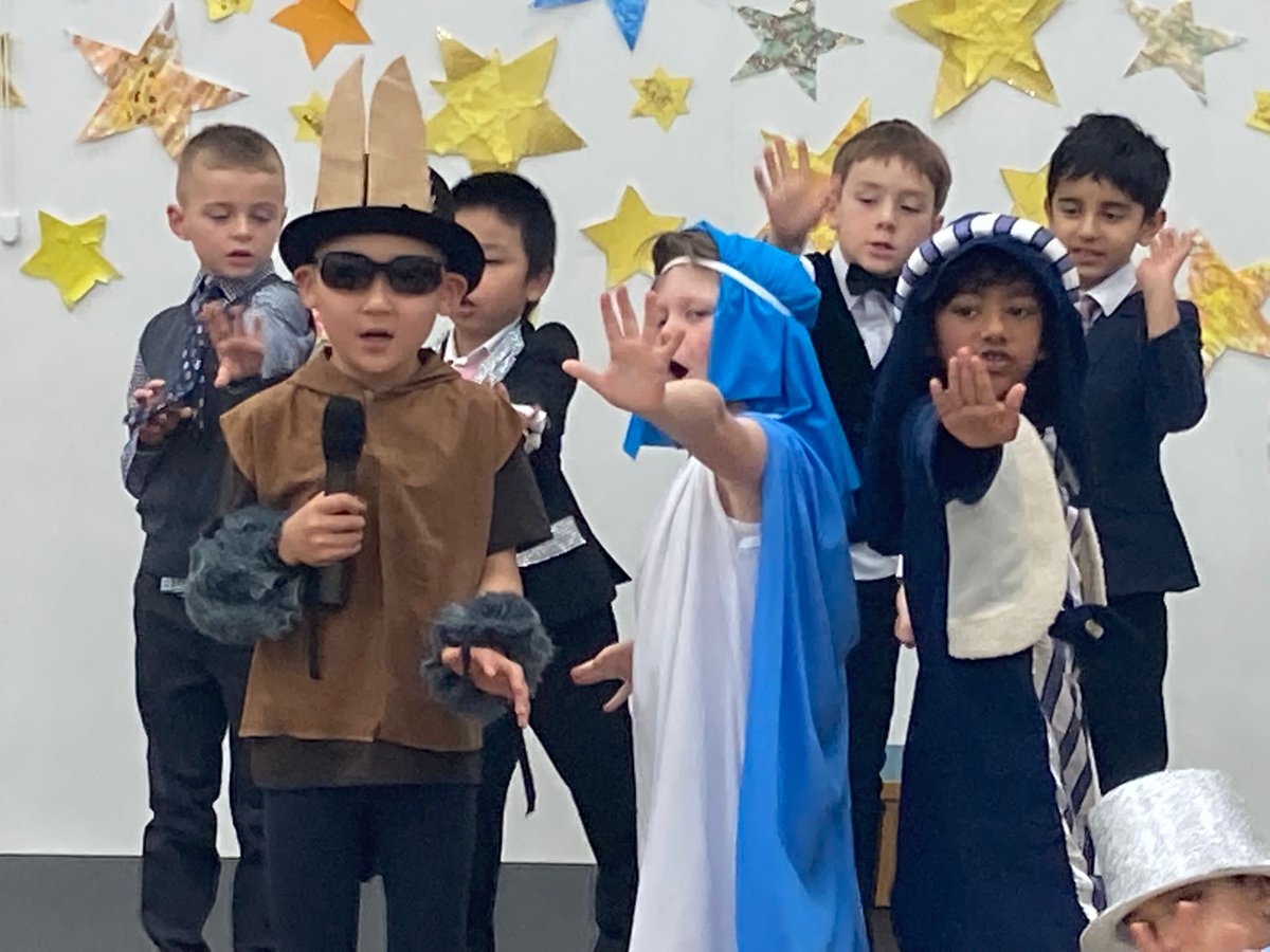BickleyParkSch's tweet photo. Christmas has arrived. The Inn-Spectors Nativity Play went down a storm this afternoon. Our Yr1 and Yr2 children all sang enthusiastically and acted their hearts out with true #BPSsparkleandshine #BPSarts #BeeMerry #SocialWonderland @intSchools https://t.co/qShFpfBkX7