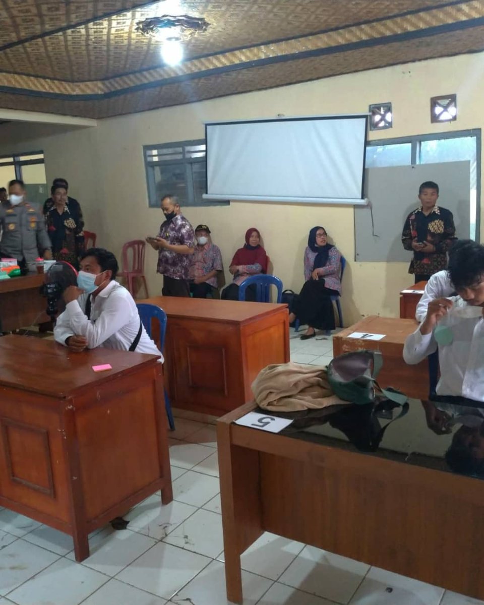 Simpur_Desaku's tweet photo. Hari ini kamis 02/12/2021. Pelaksanaan ujian tertulis formasi KADUS 3 dsn barong Desa simpur, . Dengan Nilai tertinggi, sdr, (Arief Maulana) .

Selamat bergabung di keluarga Besar Pemerintah Desa Simpur, selamat bekerja dan semoga bisa mengemban amanah dengan baik. https://t.co/cK1cP2Ep4p
