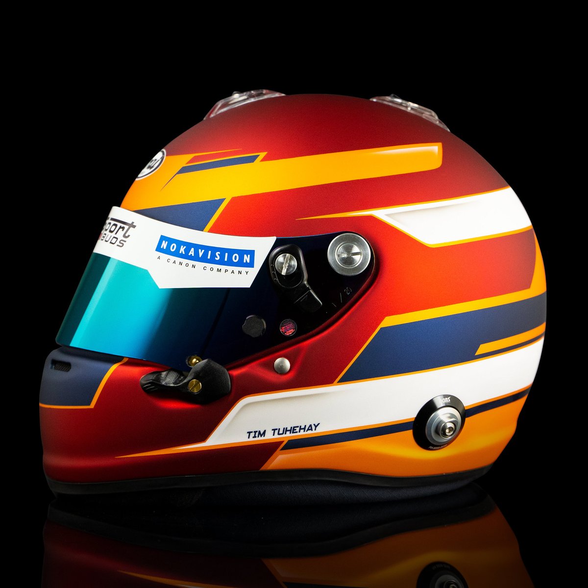 Throwback Thursday to a great, matte design we made some moons ago. 😎 What do you think? 
#helmade #arai #helmadefamily #withpassion #araihelmets #kartinghelmet #sk6 #customized #customhelmet #helmetpainting #helmetdesign #helmdesign