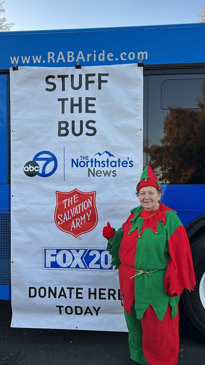 KRCR7's tweet photo. From now to 6:30, come down to the Carls Jr locations in Redding (E Cypress and Larkspur) and Chico (East and Esplanade) to help us STUFF THE BUS! 

Bring your unwrapped toys, and make sure the kids in our community have a great Christmas! @TSA_Redding https://t.co/81owNESrhv