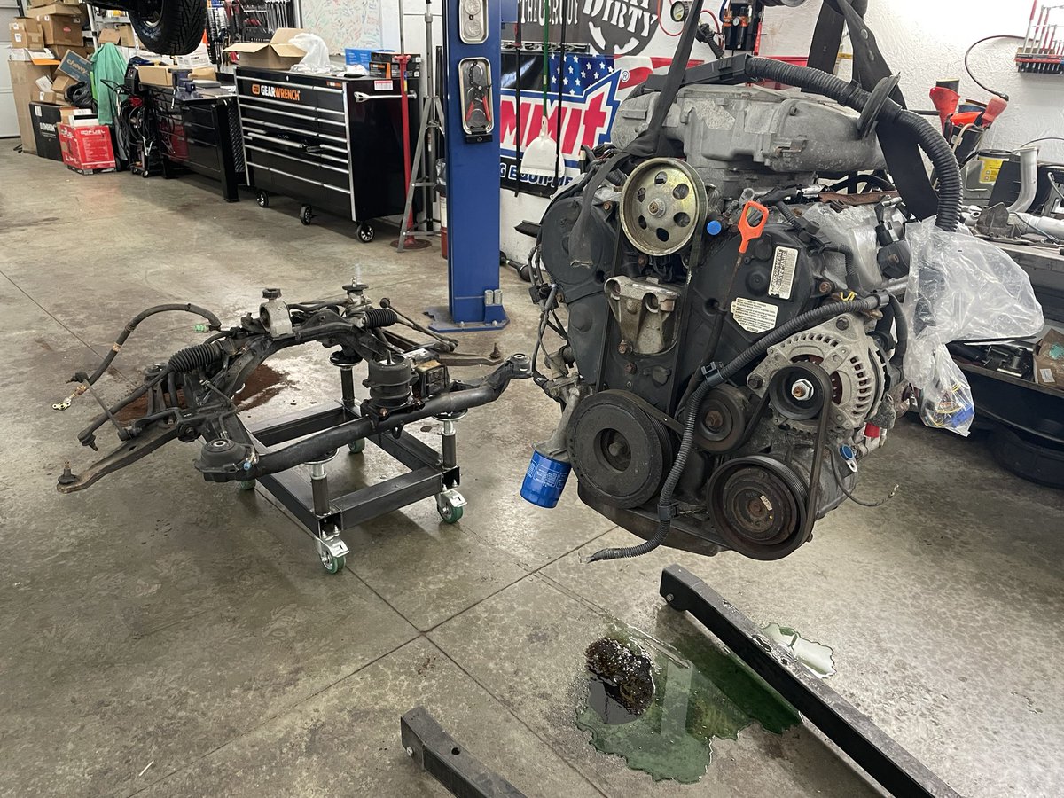 EricTheCarGuy's tweet photo. This new set up is amazing. So easy to work with. #etcgshop #homemadetools #etcghackhawk #hondapilot https://t.co/IjGV5hBPbQ