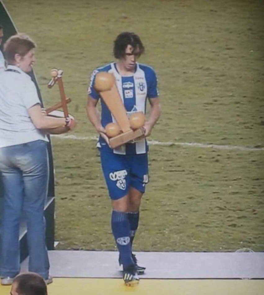 FootyHumour's tweet photo. The weirdest Man of the Match award you will ever see: https://t.co/rJSxAORQHK