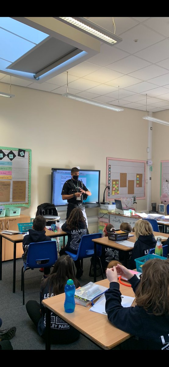 Good to catch up with the pupils at Rickley Park Junior School.

School's Officer PC Horspool is shown educating the young children.

#KeepingYoungPeopleSafe
#SaferSchoolsOfficer

#P4647