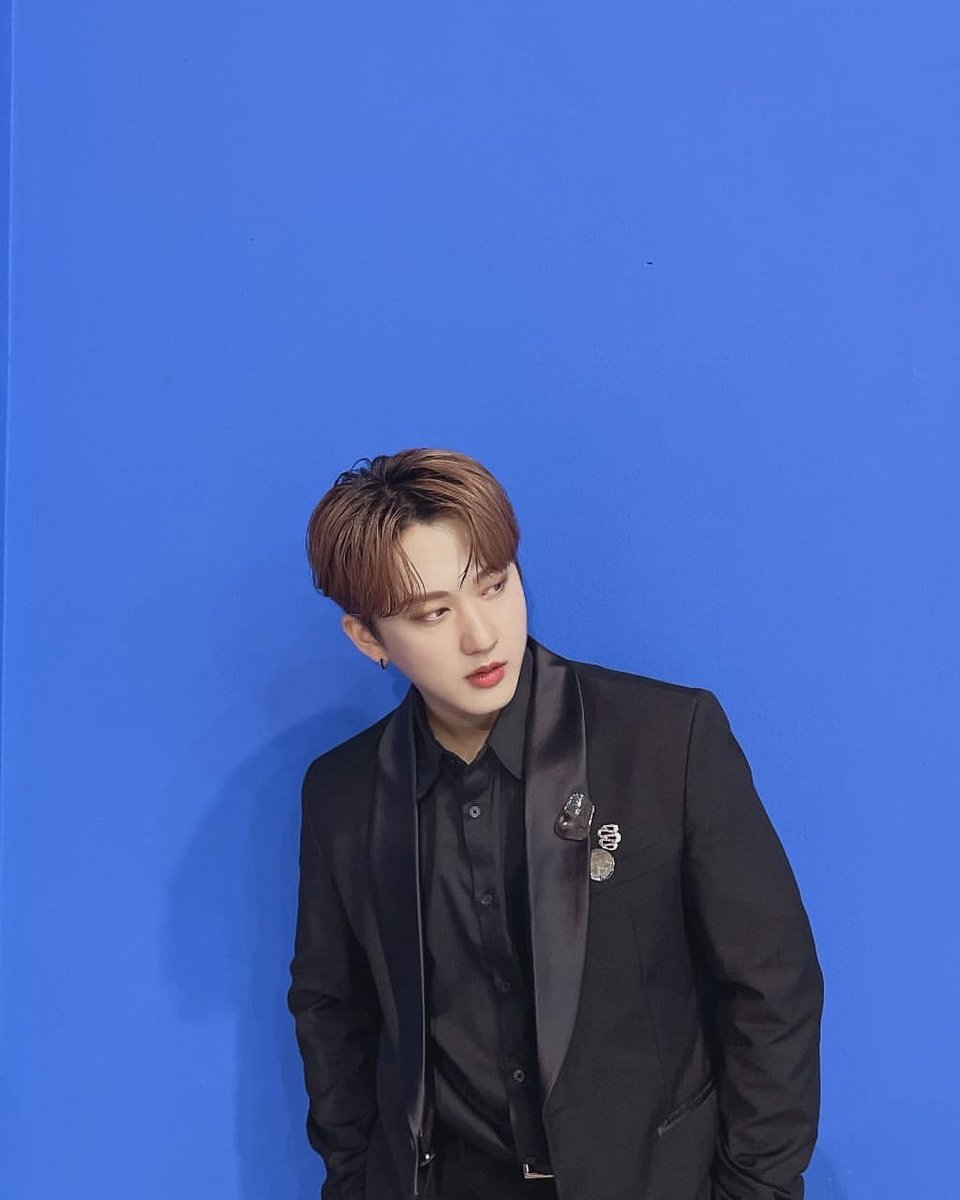 StrayKidsGlobal's tweet photo. [211203 IG UPDATE] 1/3

Trans:
"Happy dwaekki who received a daesang took a lot of pictures, STAY♡
Thank you very very much 😄
#straykids #stay #🐖🐇"

🔗: https://t.co/NVvNDqodV9

#SKZ_1stDAAAESANG
#스키즈_올해의퍼포먼스상_축하해

@Stray_Kids #스트레이키즈 #スキズ https://t.co/FZkgLhrYeJ