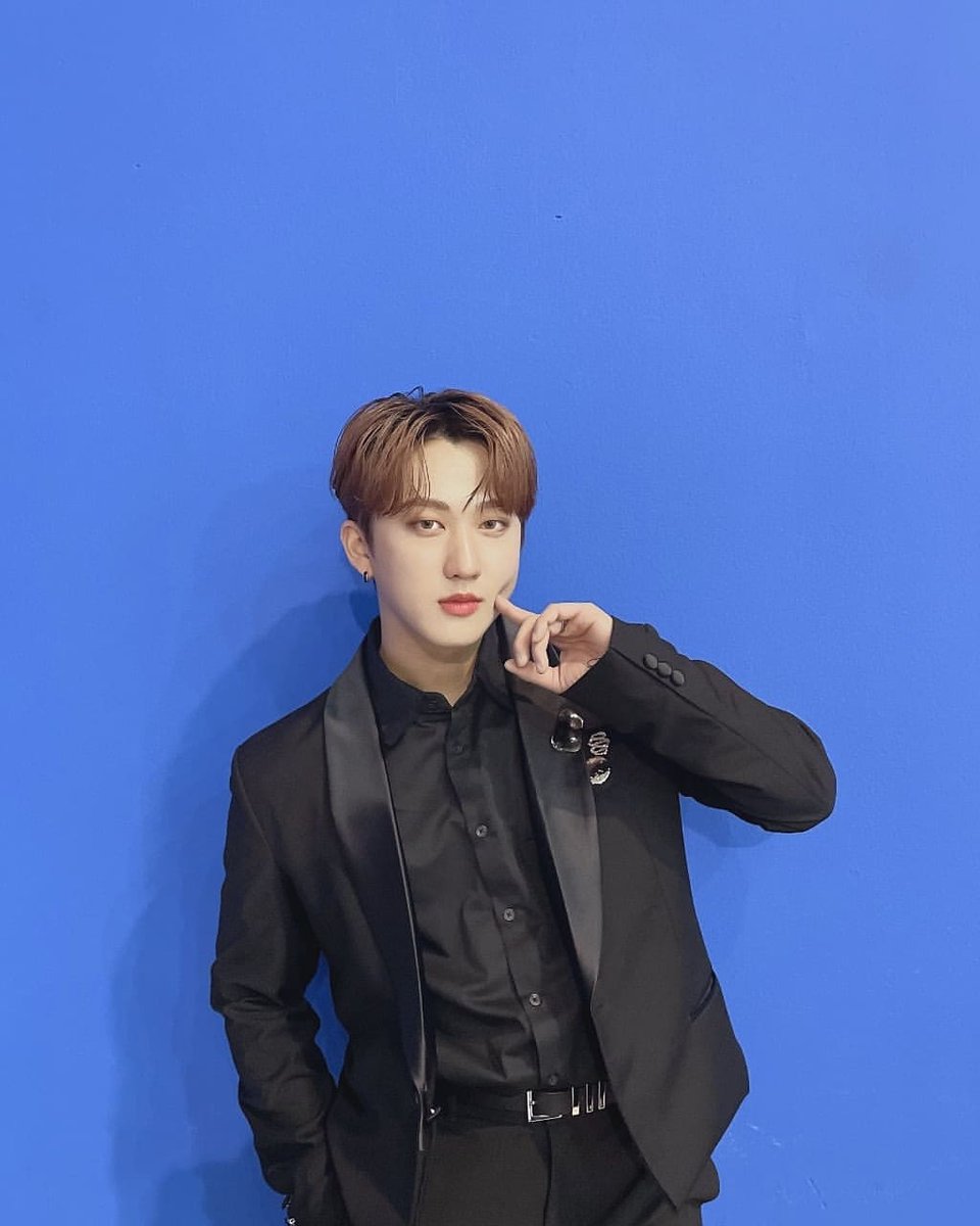 StrayKidsGlobal's tweet photo. [211203 IG UPDATE] 1/3

Trans:
"Happy dwaekki who received a daesang took a lot of pictures, STAY♡
Thank you very very much 😄
#straykids #stay #🐖🐇"

🔗: https://t.co/NVvNDqodV9

#SKZ_1stDAAAESANG
#스키즈_올해의퍼포먼스상_축하해

@Stray_Kids #스트레이키즈 #スキズ https://t.co/FZkgLhrYeJ