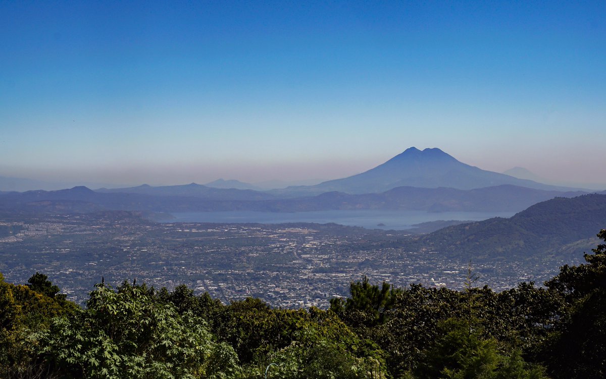 APhotografiA's tweet photo. #panoramica al #lago de #ilopango y #volcan #chinchontepec de #sanvicente desde las alturas del volcán de #sansalvador #elsalvador 

#vulcano #paisajes #nature #naturephotography #naturelovers #naturaleza #naturelover #sky #cielo  #lake #panoramicview #turismo #turism #sivar https://t.co/pM16zwg7gU