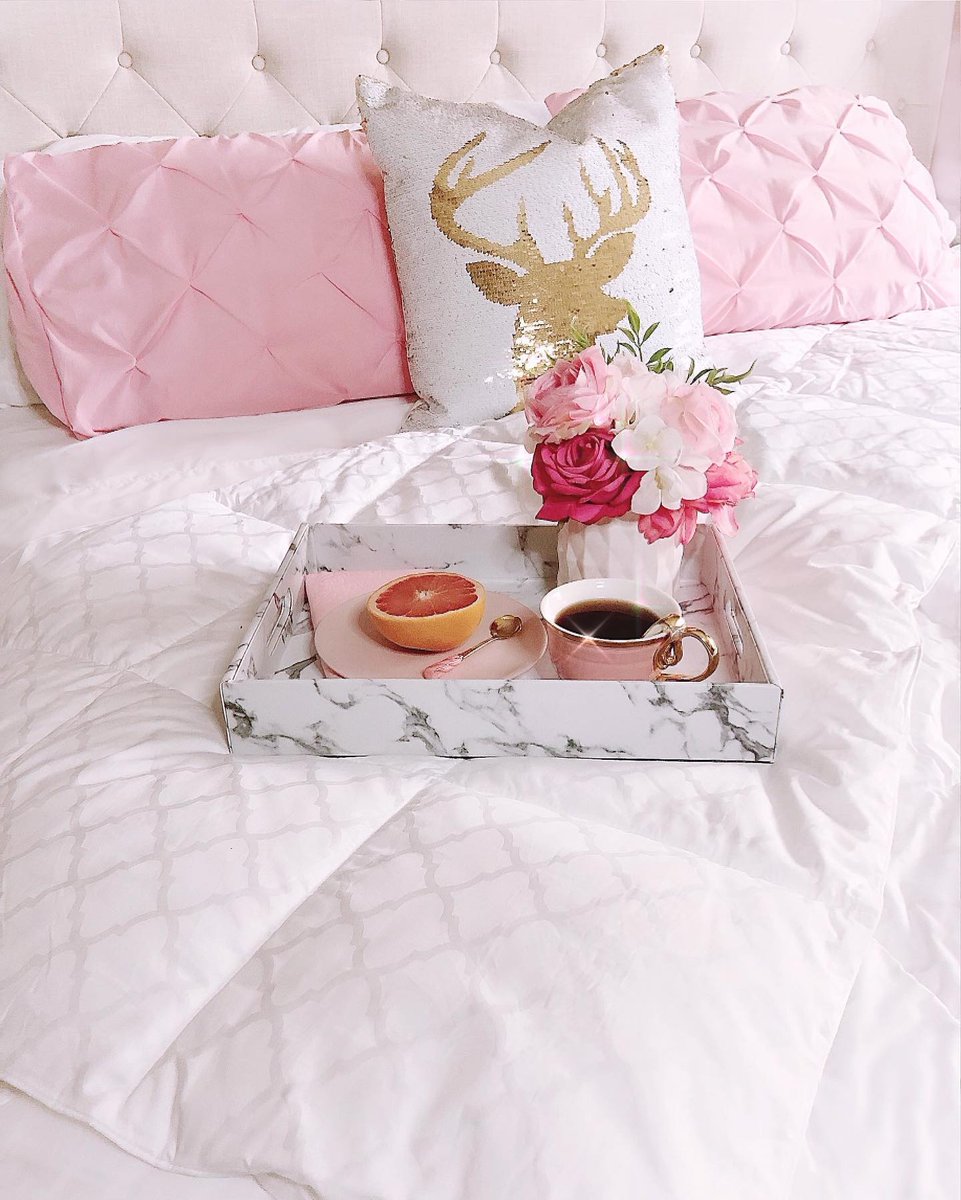 DOWNLITE's tweet photo. "Good morning friends, for the past couple of weeks I have been trying out my new “Tommy Bahama Get Cozy Comforter” from downlitebedding."
Thx to @decoratordiva1 for those kind words and photos!
#LuxuryHome #BeautifulHome #Comforters #WhiteDecor #downlite #downlitebedding https://t.co/xLabaHWfcL