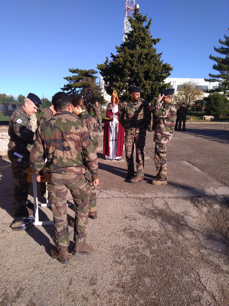 CFIM_1RMAT's tweet photo. Après un petit-déjeuner traditionnel chez le COM, jeux sportifs d'Éloi, baptêmes d'intronisation, prise d'armes et discours de St Éloi. Une belle journée de #StEloi au @CFIM_1RMAT https://t.co/Jw19G7oj1m