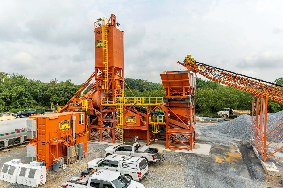 astecindustries's tweet photo. Atlantic Contracting & Materials specialize in airport paving. They use multiple #RexCon Model S concrete plants to keep mix moving on airport projects.
#Astec #OneASTEC https://t.co/1EpXi4YVqY